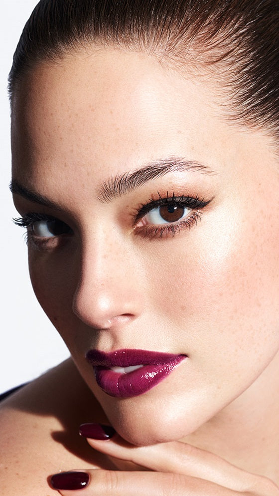 Revlon Super Lustrous Glass Shine Lipstick - 017 Love Is On – Bold Glossy Red